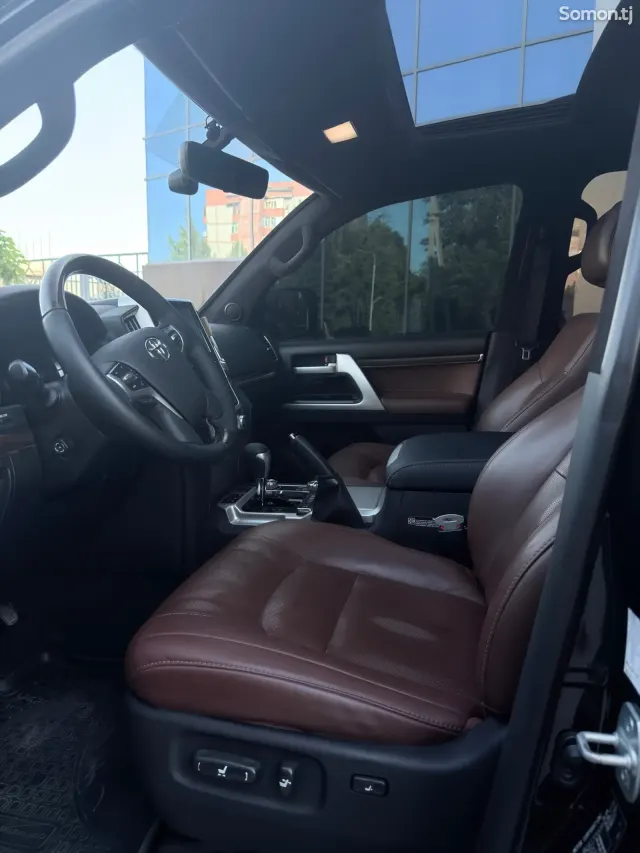 Toyota Land Cruiser 2016 · 4.7 AT