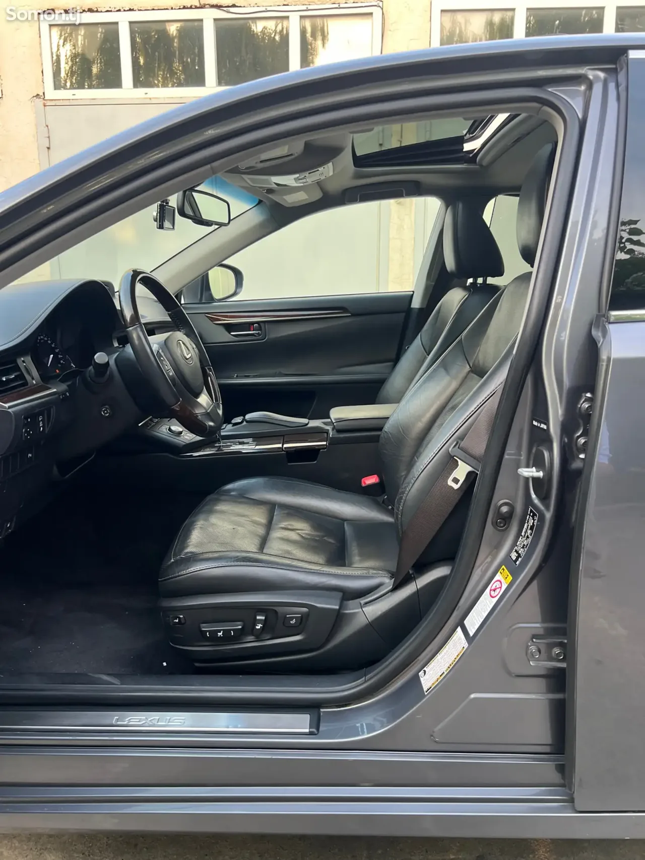Lexus ES series 2015 · 2.5 AT