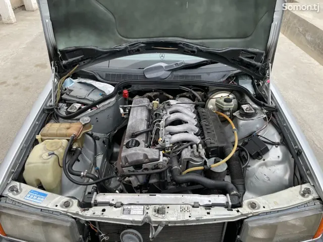 Mercedes-Benz W201 1986 · 2.5 AT