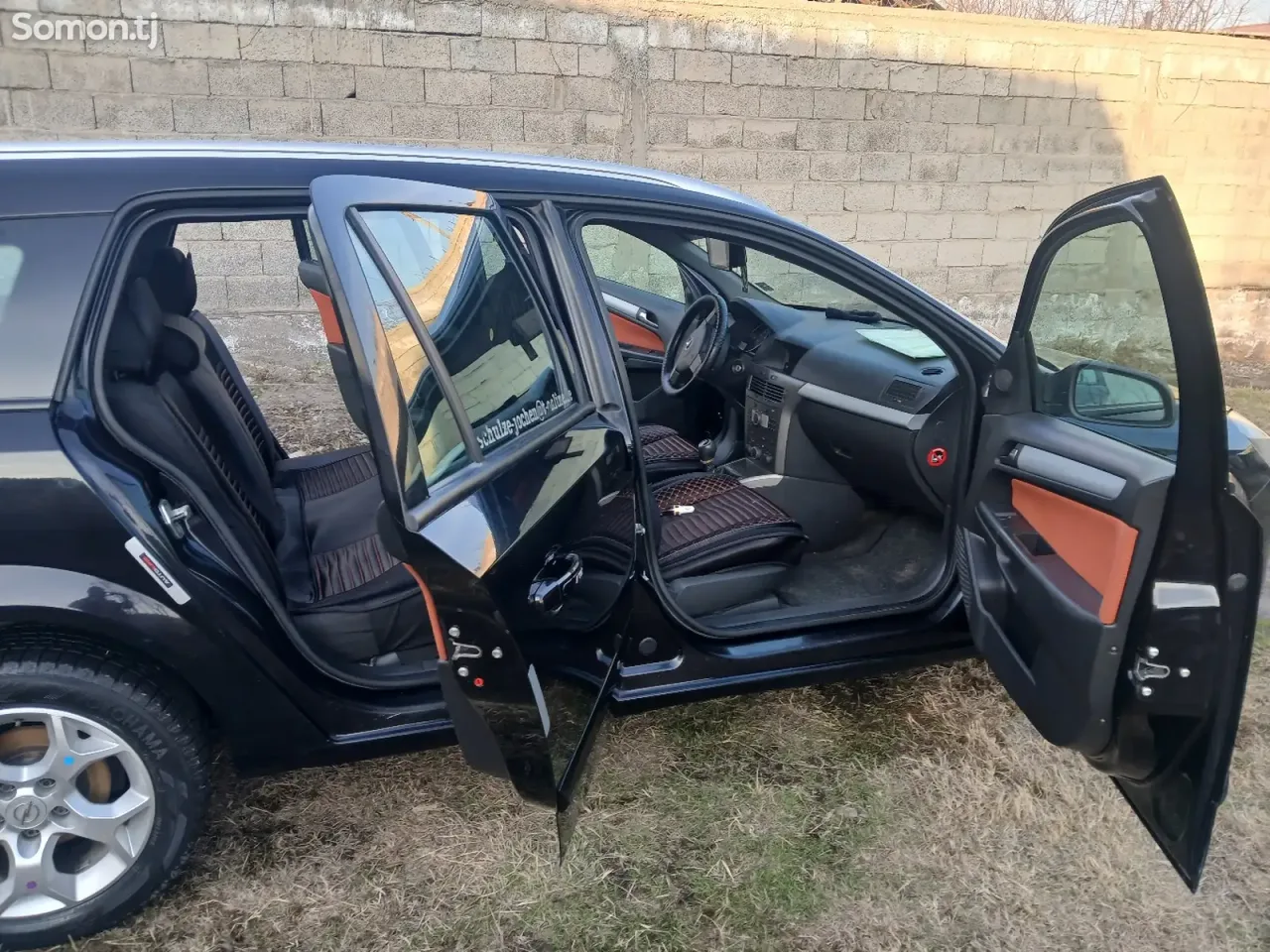 Opel Astra H 2006 · 1.6 MT