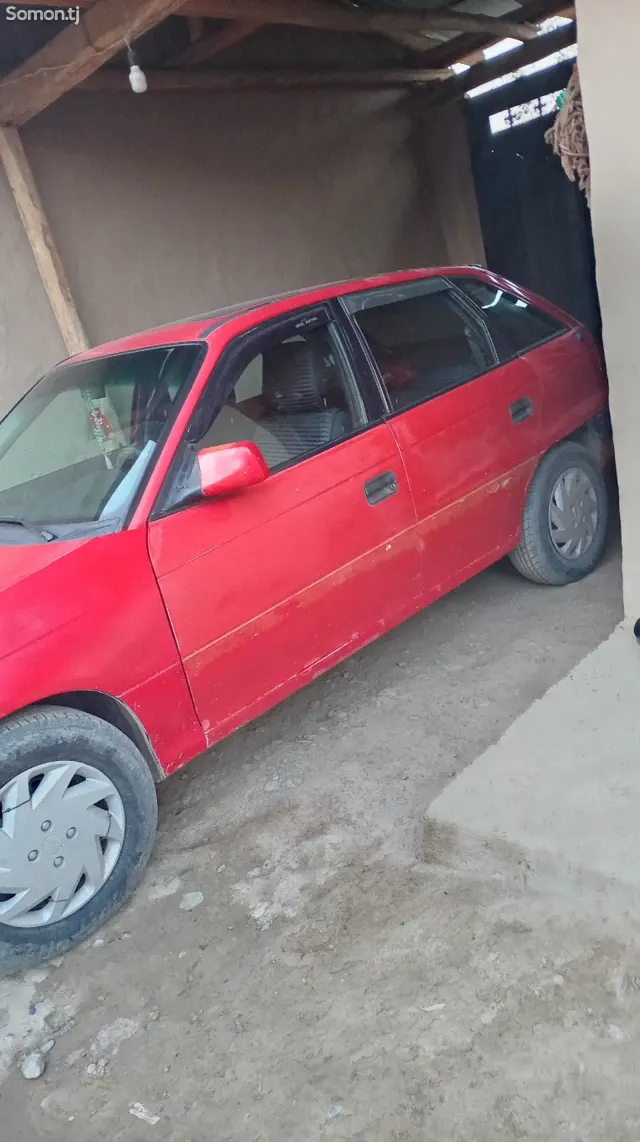 Opel Astra F 1993 · 1.6 MT