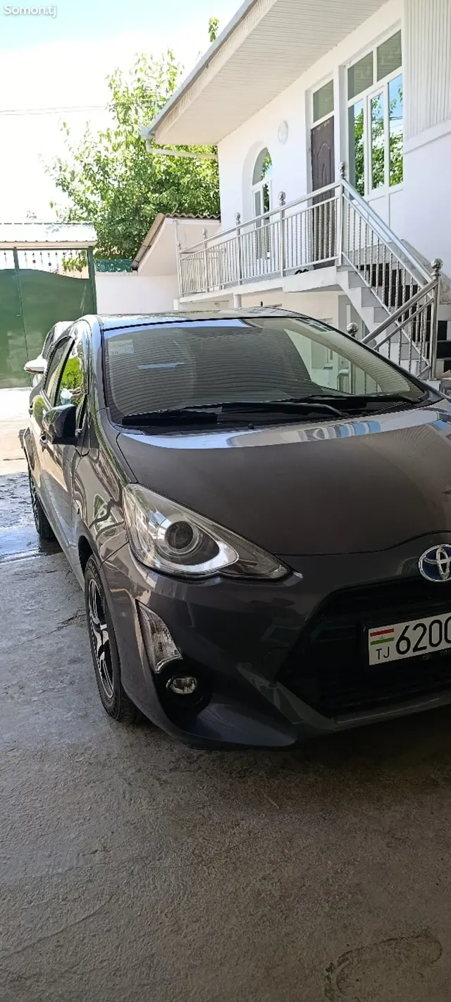 Toyota Aqua 2015 · 1.5 AT