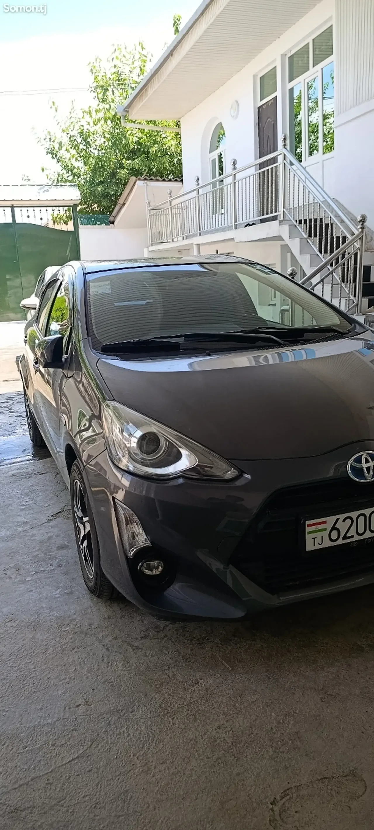 Toyota Aqua 2015 · 1.5 AT