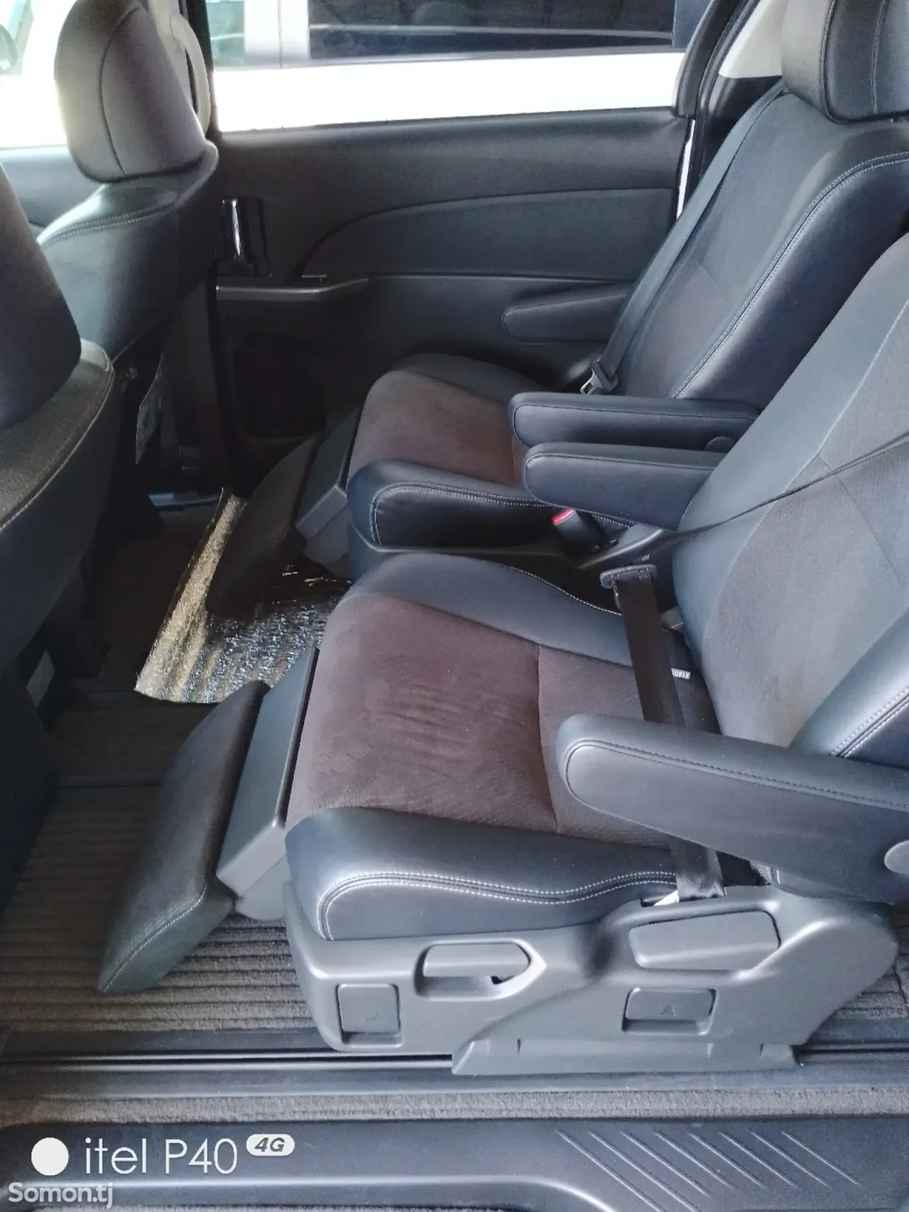 Toyota Estima 2014 · 2.4 AT