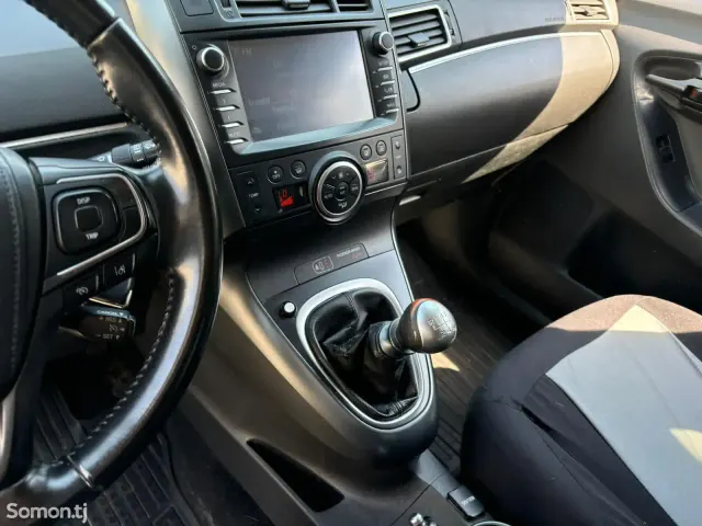 Toyota Verso 2016 · 1.6 MT