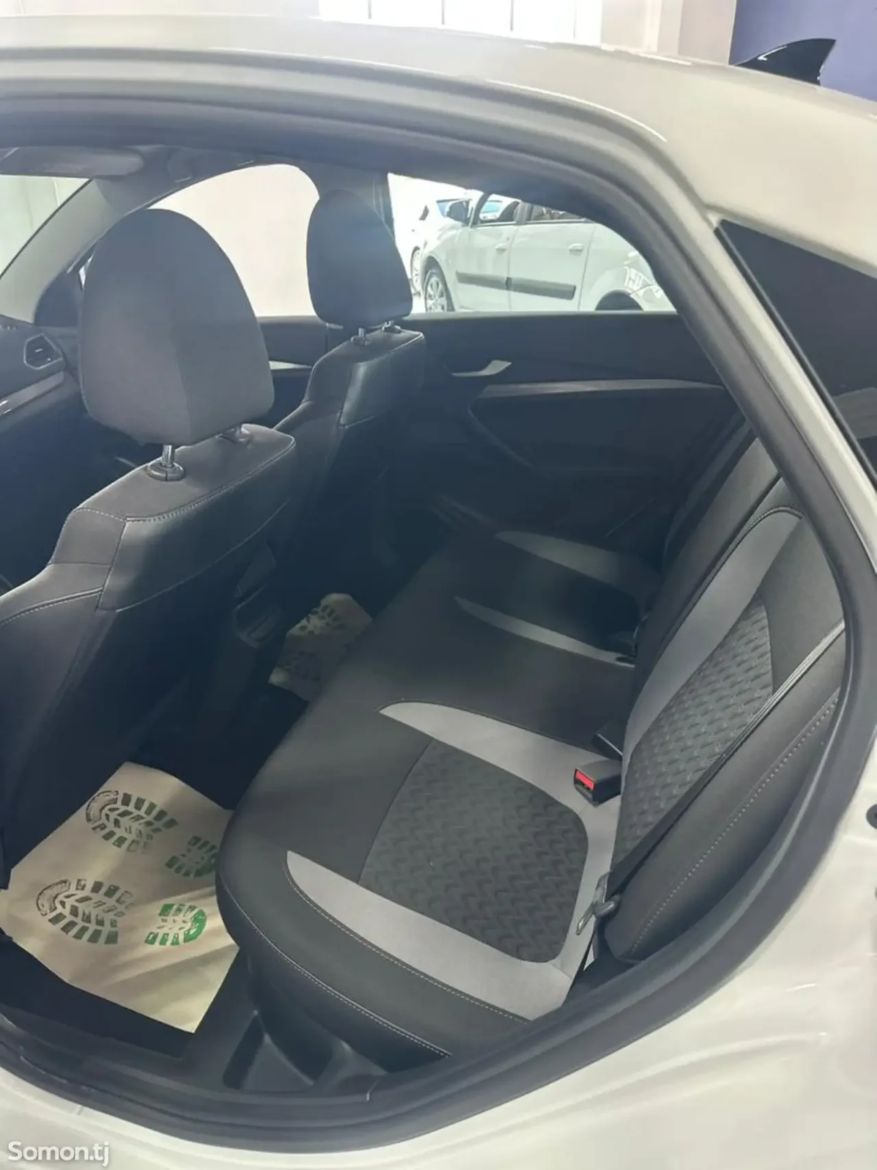 Lada (ВАЗ) Vesta 2025 · 1.6 AT