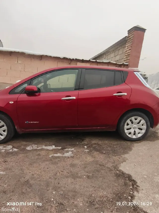 Nissan Leaf 2013 · AT