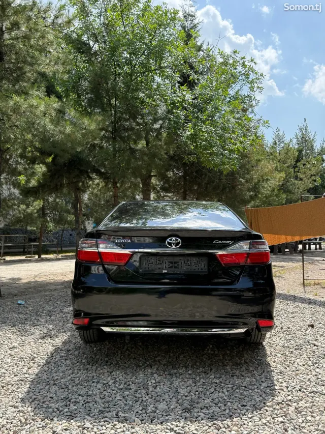 Toyota Camry 2015 · 2.0 AT