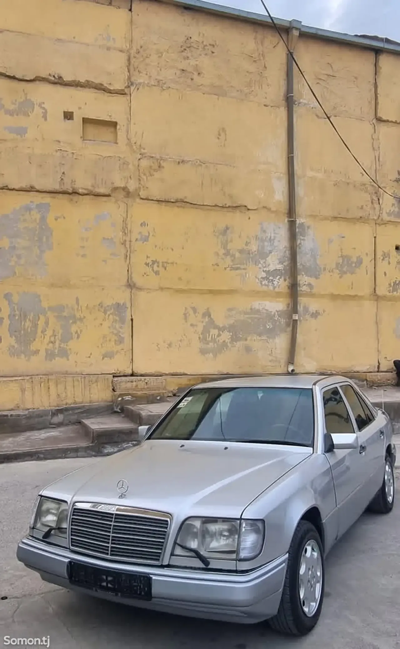 Mercedes-Benz W124 1995 · 2.5 MT