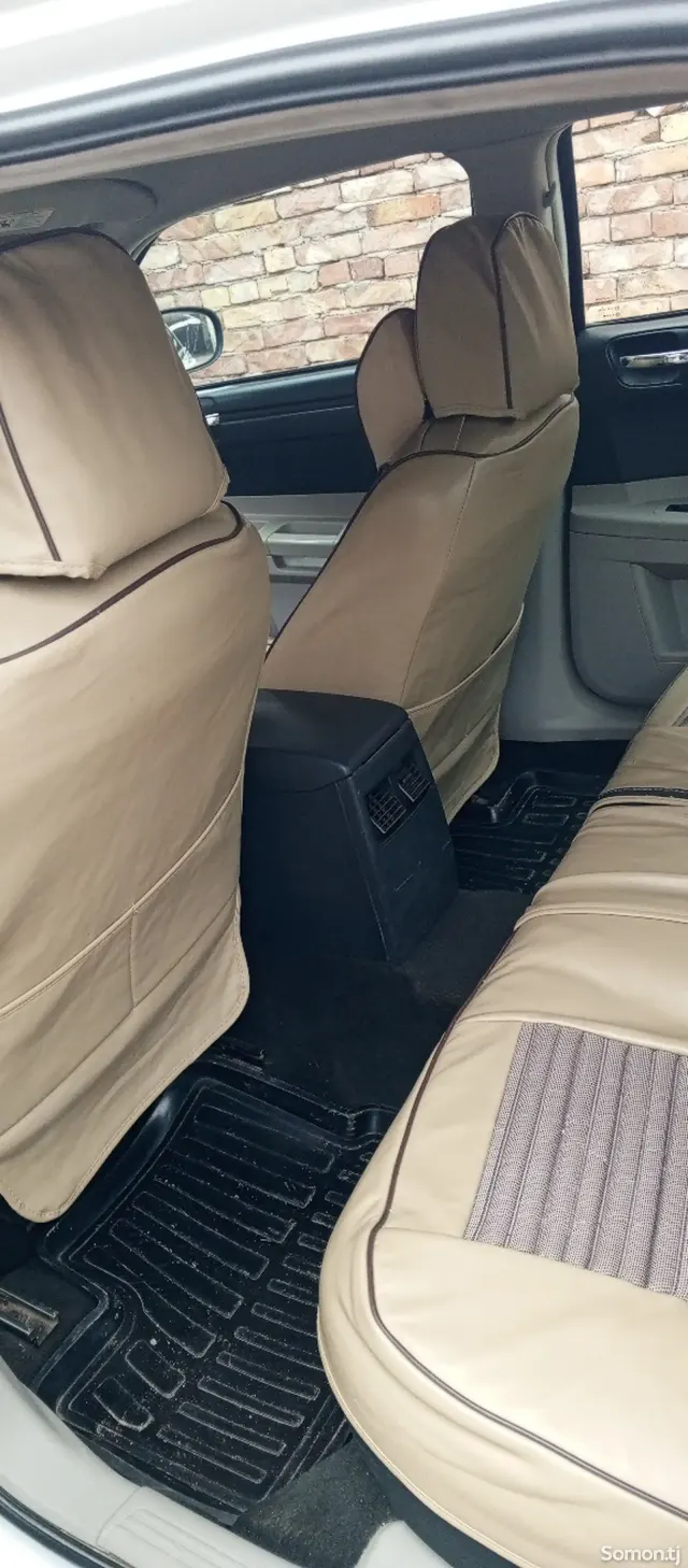 Chrysler 300C 2006 · 2.7 AT