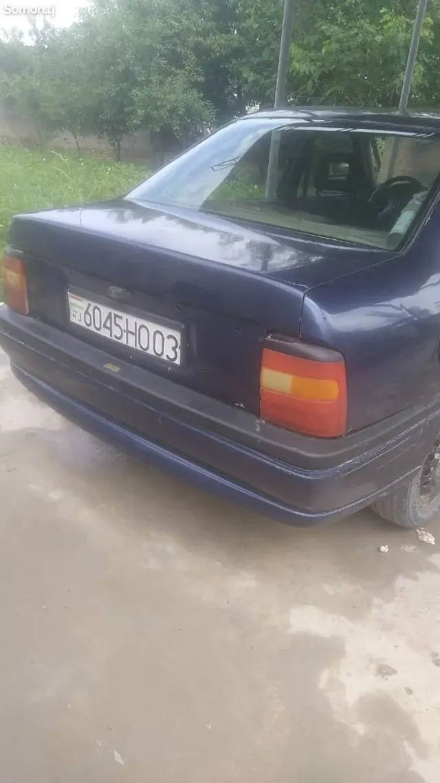 Opel Astra F 1993 · 1.6 MT