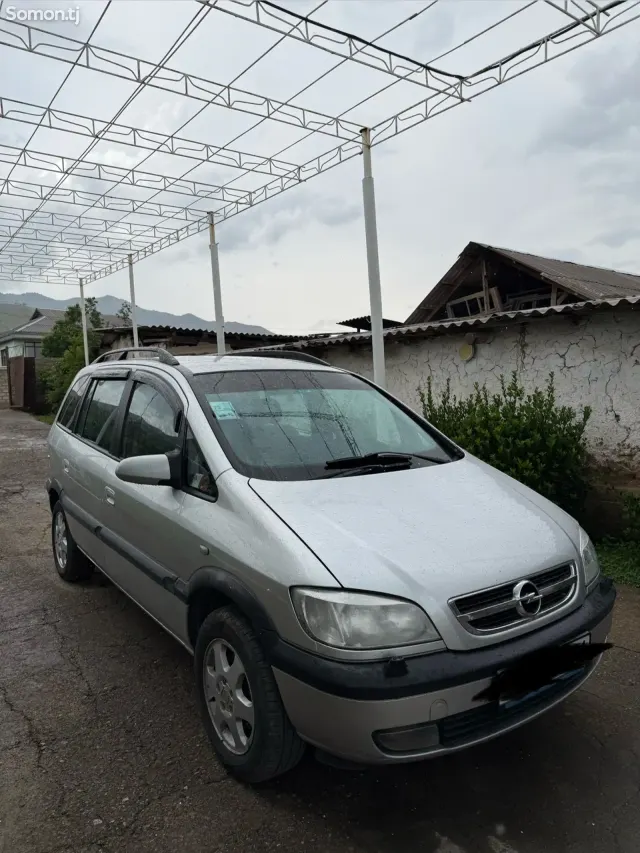 Opel Zafira 1999 · 1.8 MT