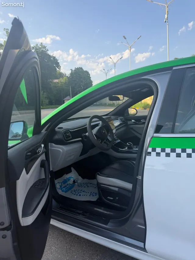 BYD Qin Plus 2022 · AT
