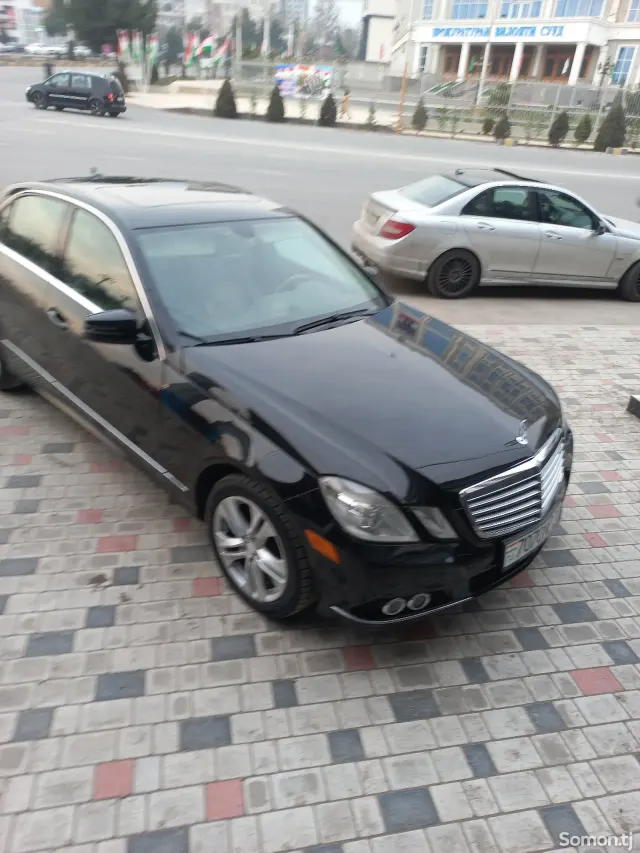Mercedes-Benz E class 2011 · 3.5 AT