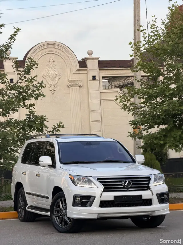 Lexus LX series 2013 · 5.7 AT