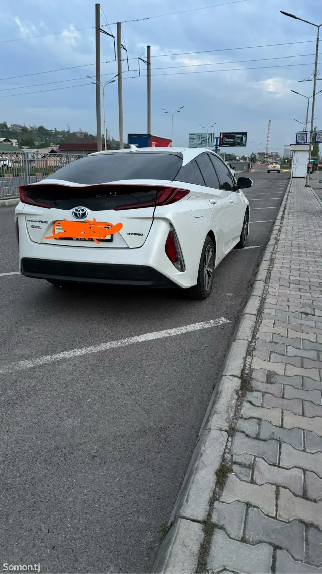 Toyota Prius 2018 · 1.8 AT
