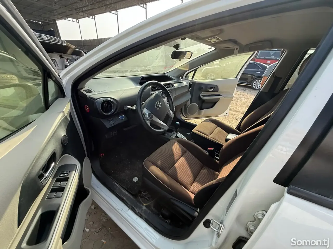Toyota Aqua 2014 · 1.5 AT