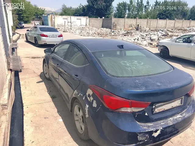 Hyundai Elantra 2015 · 1.8 AT