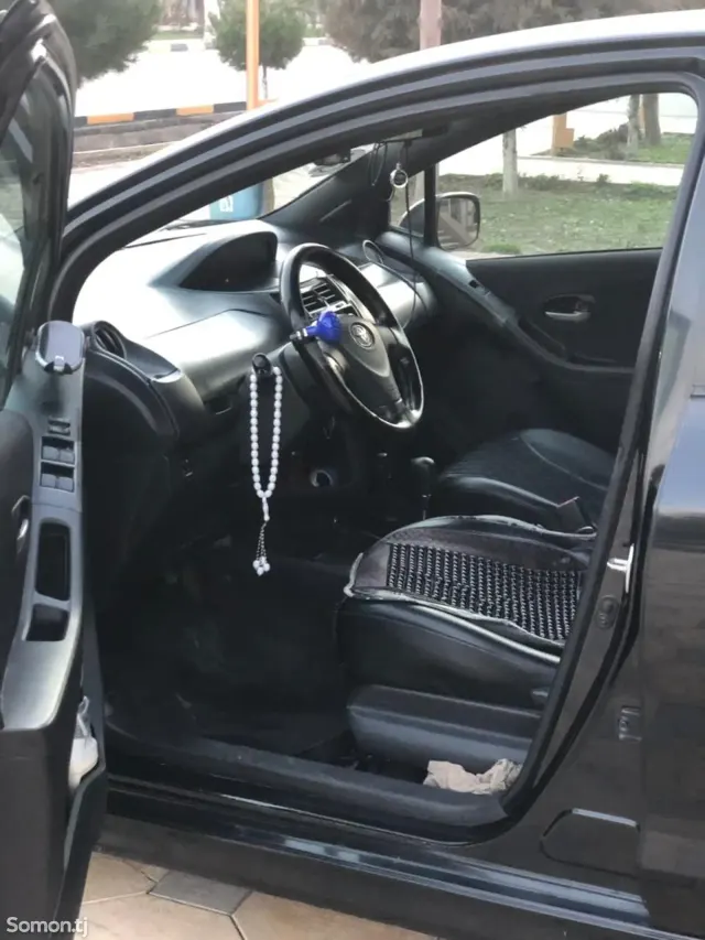 Toyota Vitz 2008 · 1.3 AT