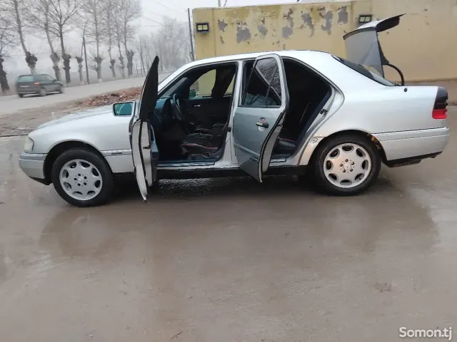 Mercedes-Benz C class 1995 · 2.0 MT