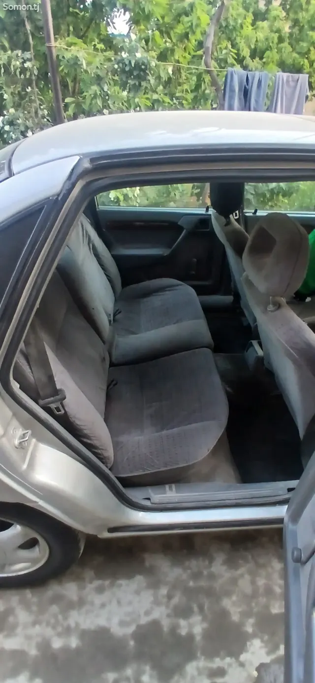 Opel Vectra A 1993 · 1.8 MT