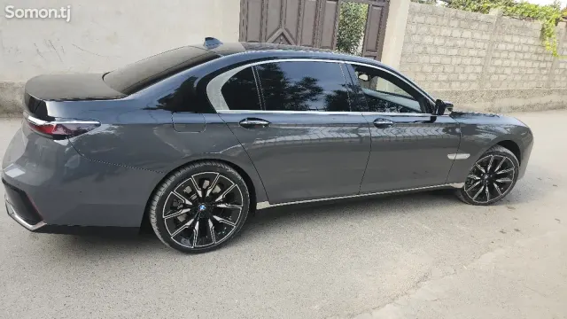 BMW 7 series 2013 · 4.0 AT