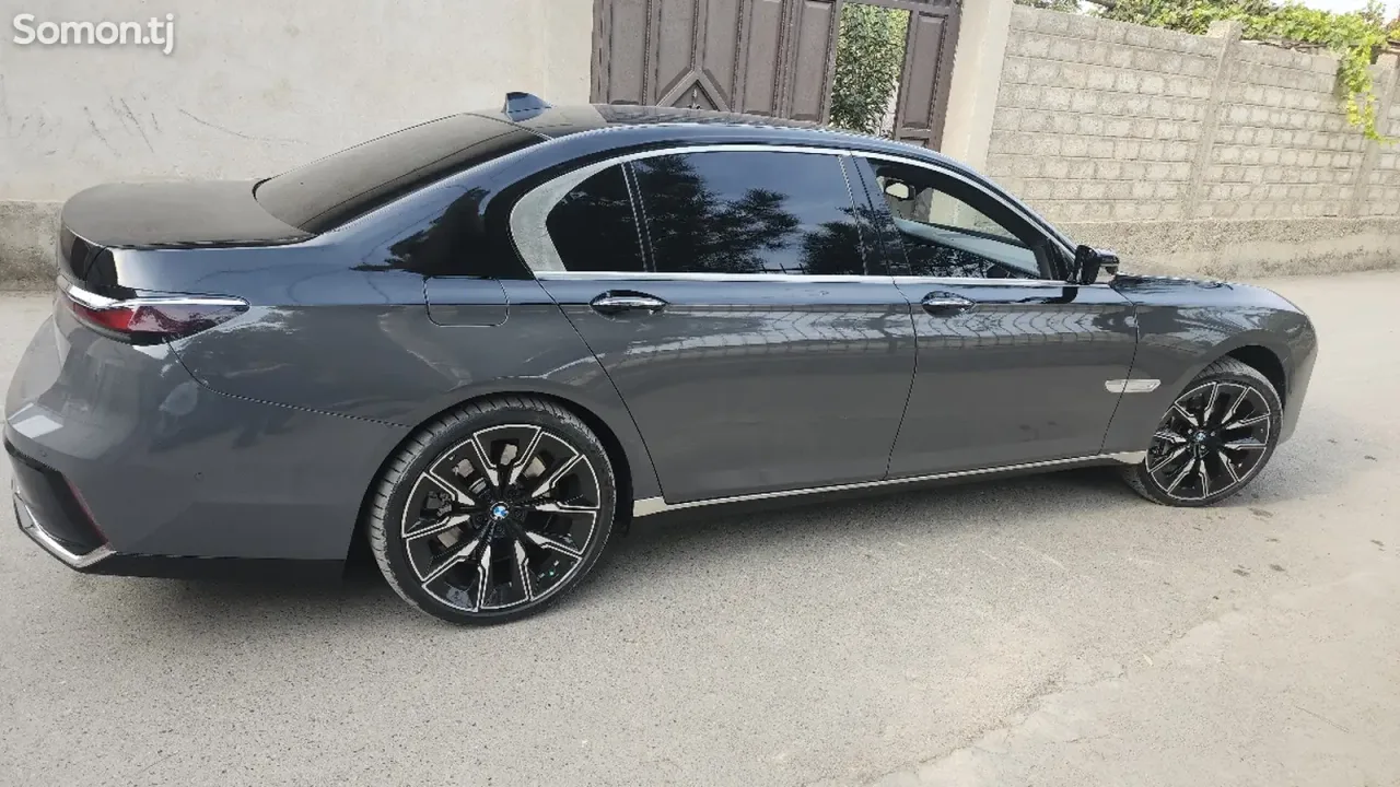 BMW 7 series 2013 · 4.0 AT