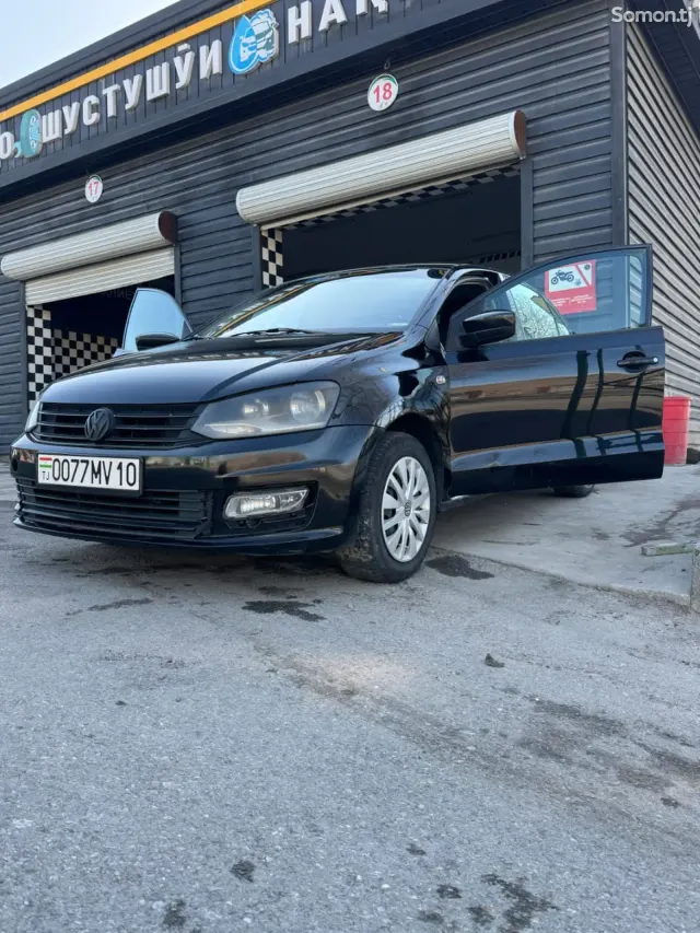 Volkswagen Polo 2016 · 1.6 AT
