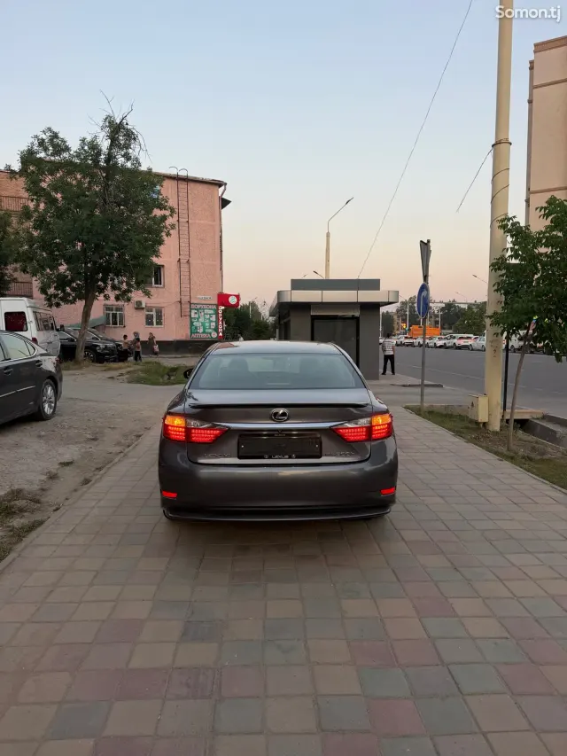 Lexus ES series 2014 · 3.0 AT