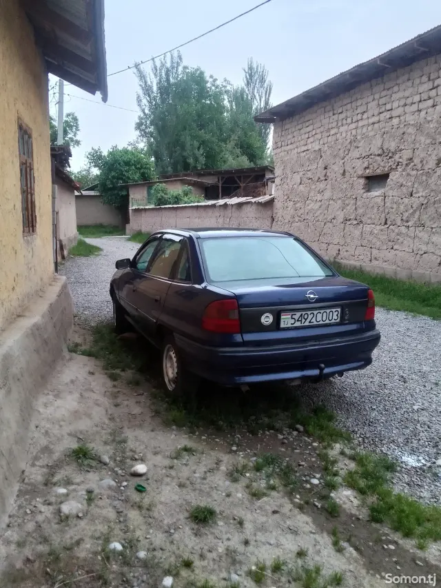 Opel Astra F 1997 · 1.6 MT