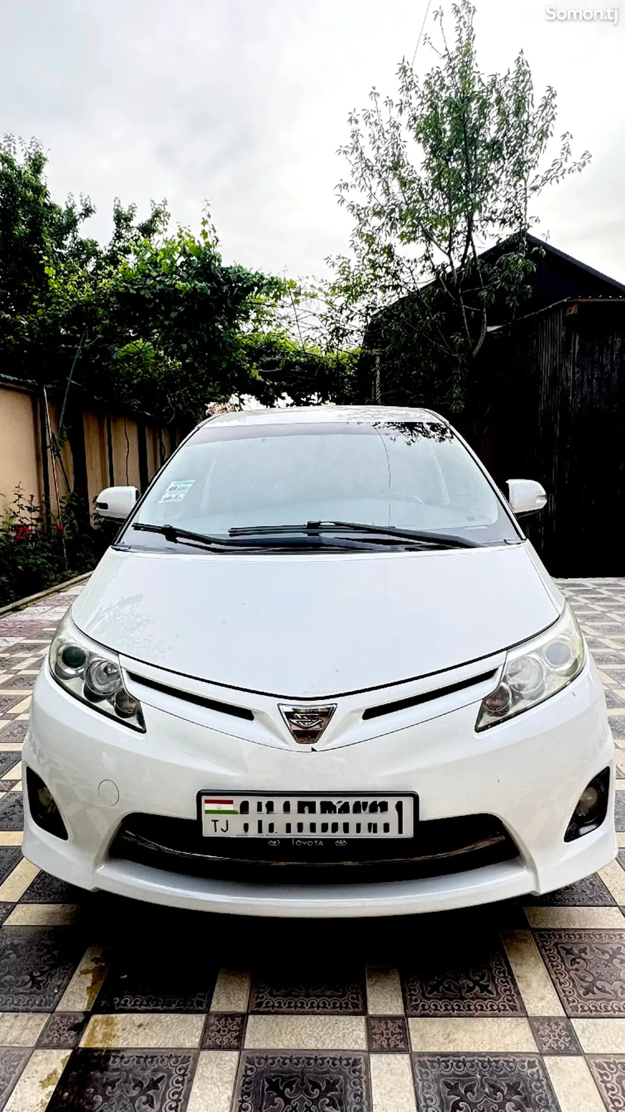 Toyota Estima 2010 · 2.4 AT