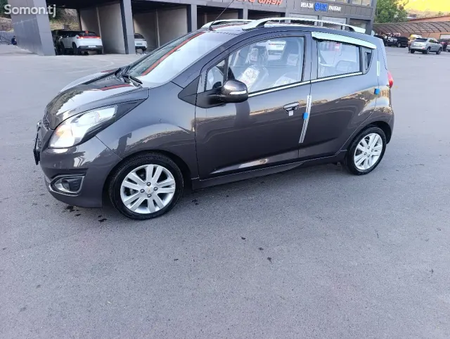 Chevrolet Spark 2015 · 1.1 AT