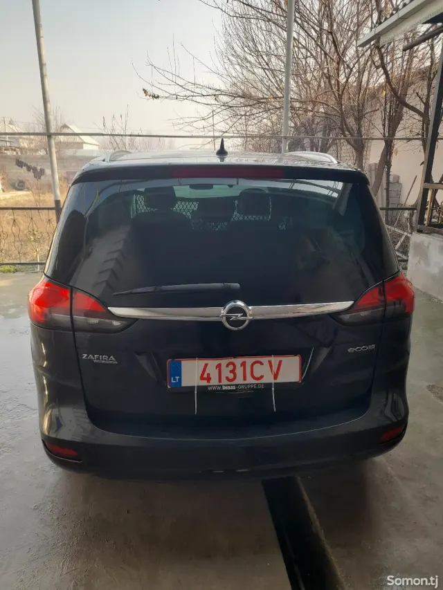 Opel Zafira 2015 · 2.0 MT