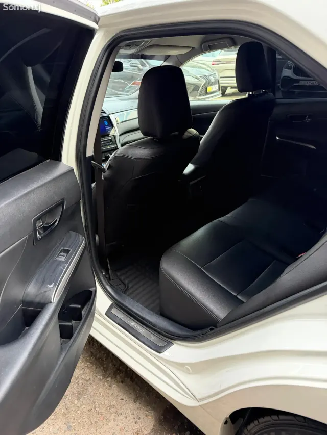 Toyota Camry 2015 · 2.5 AT