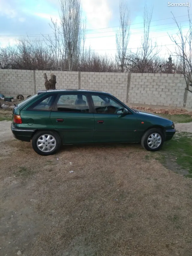 Opel Astra F 1994 · 0.6 MT