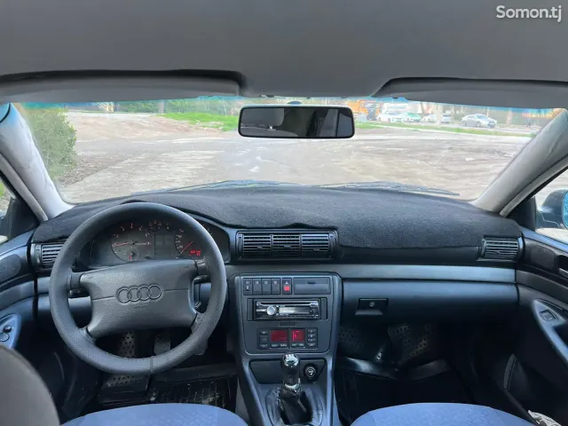 Audi A4 1996 · 2.0 MT