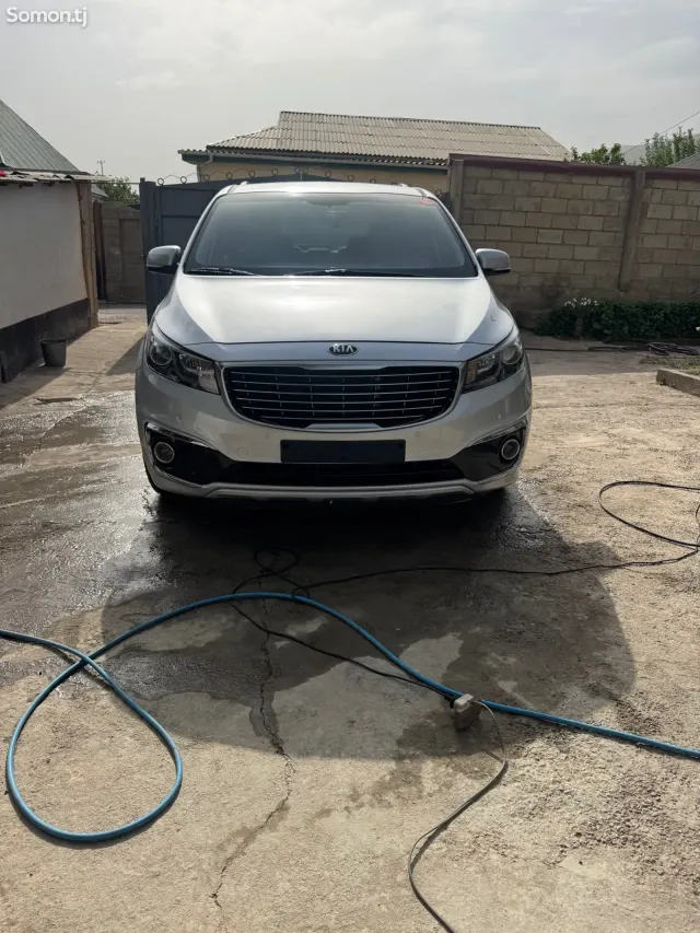 Kia Carnival 2016 · 2.2 AT