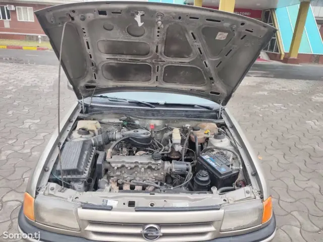 Opel Astra F 1994 · 1.6 MT