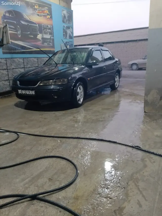 Opel Vectra B 1996 · 1.6 MT