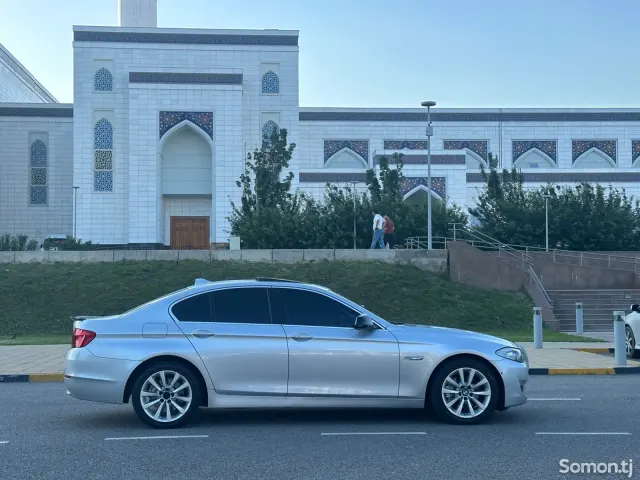 BMW M5 2011 · 2.8 AT