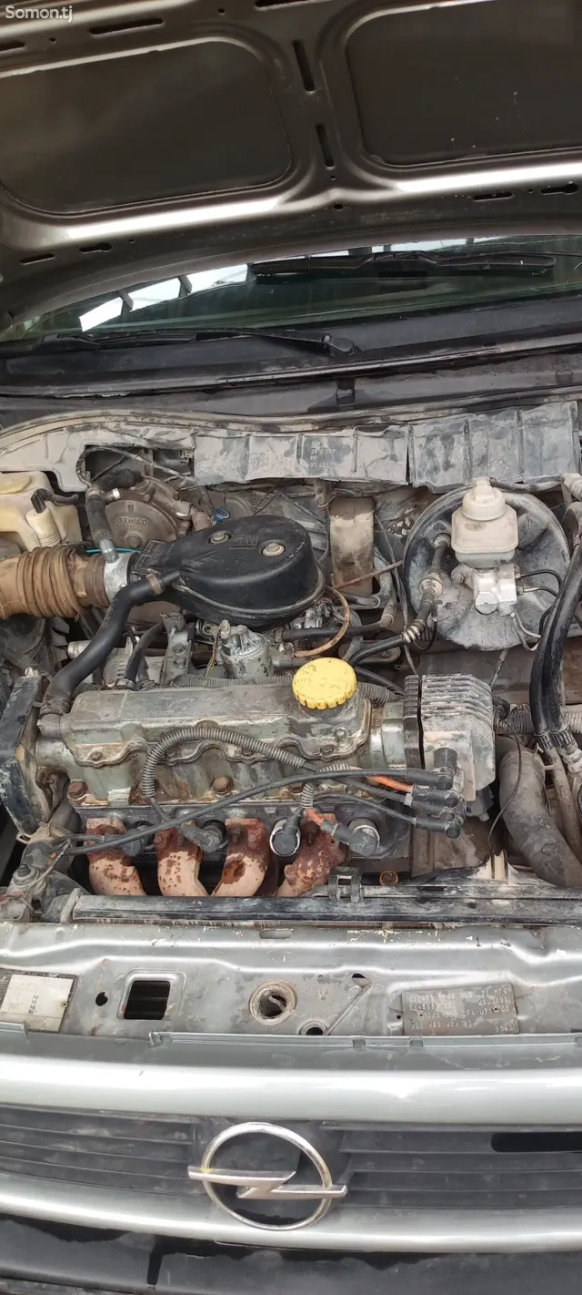 Opel Astra F 1996 · 1.6 MT