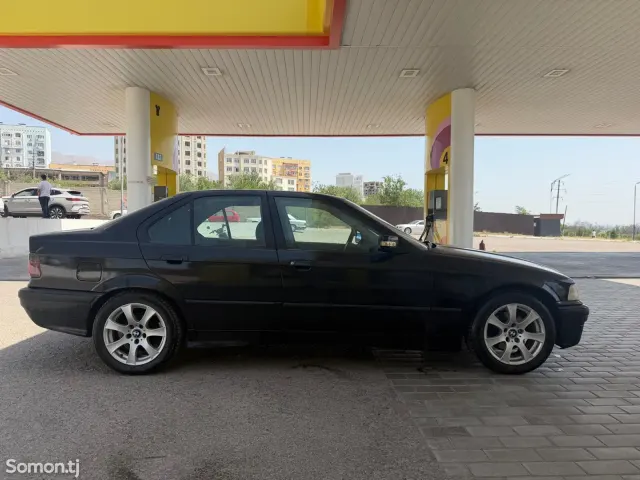 BMW 3 series 1993 · 1.8 MT