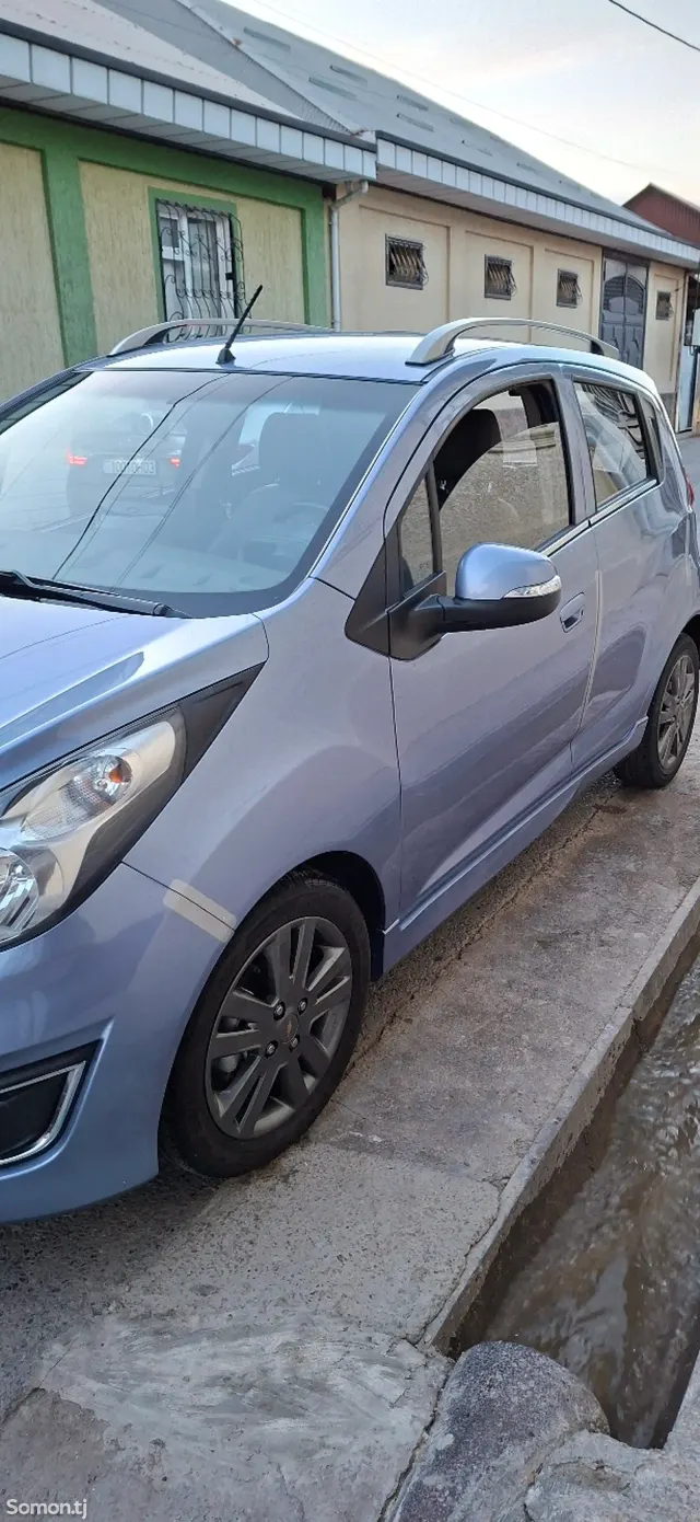 Chevrolet Spark 2014 · 1.1 AT