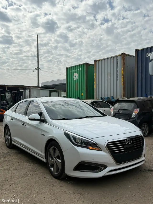 Hyundai Sonata 2015 · 2.0 AT