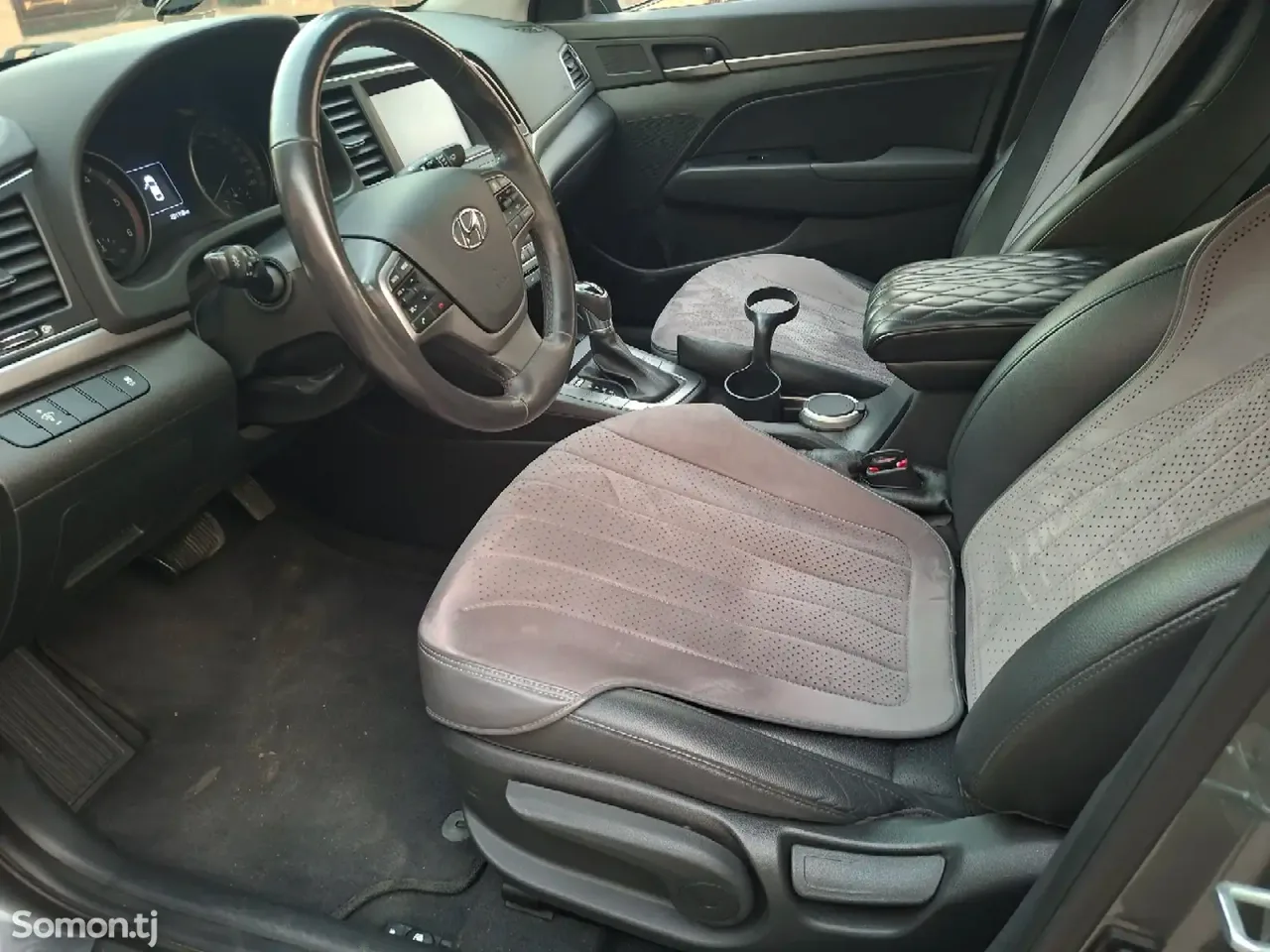 Hyundai Avante 2015 · 1.6 AT