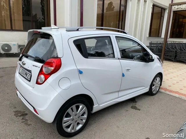 Chevrolet Spark 2014 · 1.1 AT