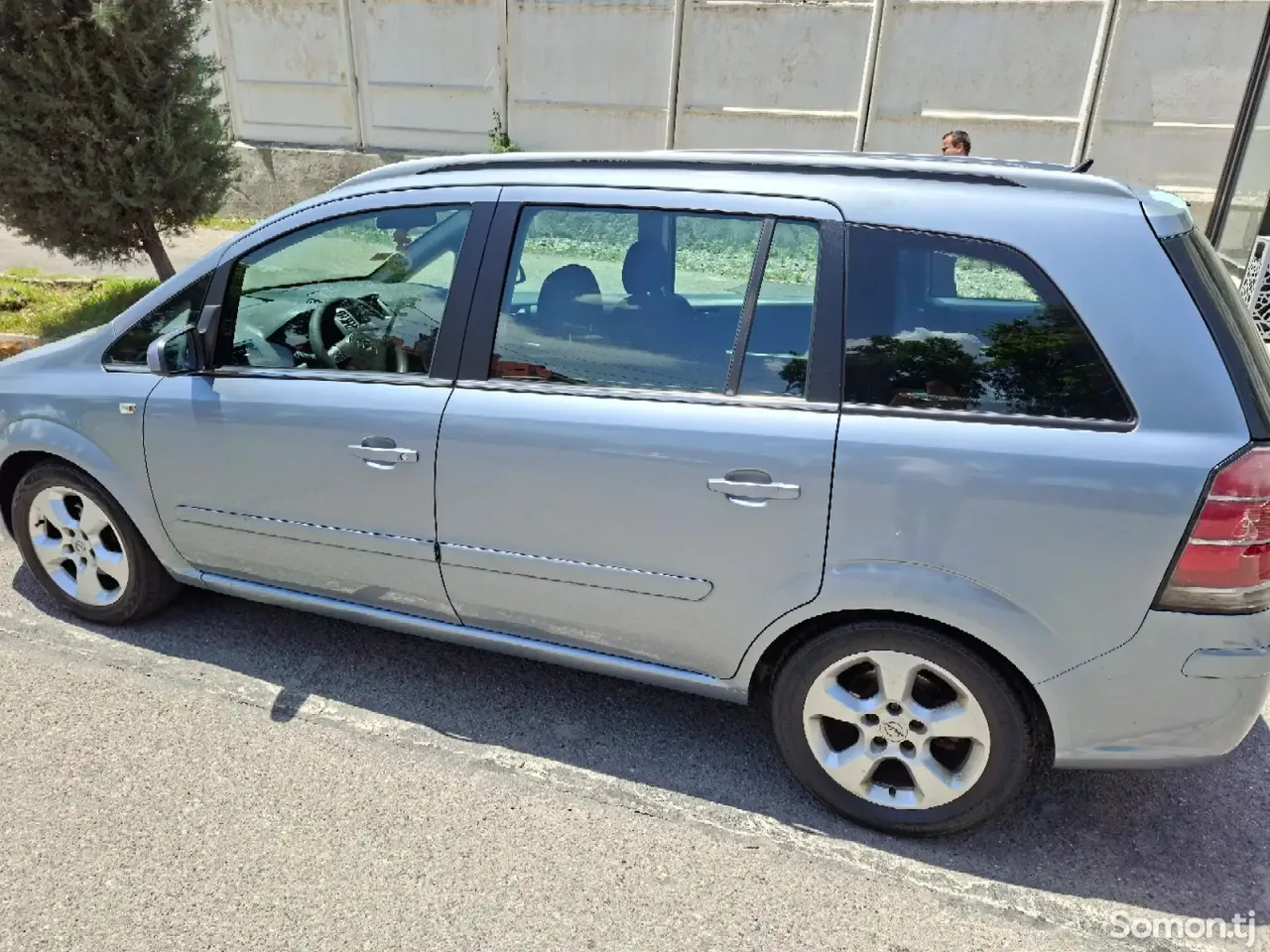 Opel Zafira 2006 · 1.6 MT
