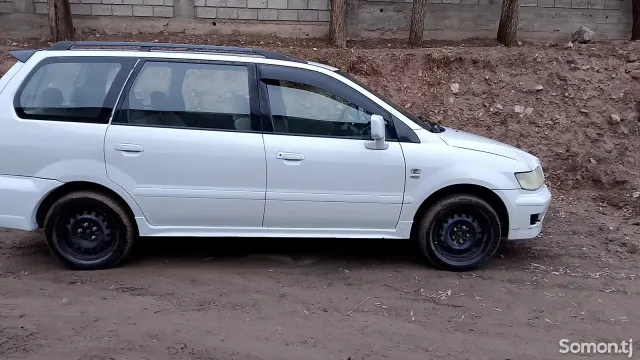 Mitsubishi Grandis 1998 · 2.4 AT