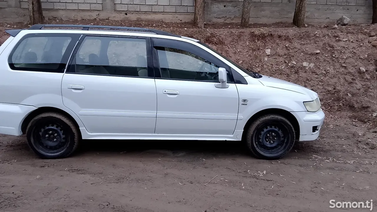 Mitsubishi Grandis 1998 · 2.4 AT