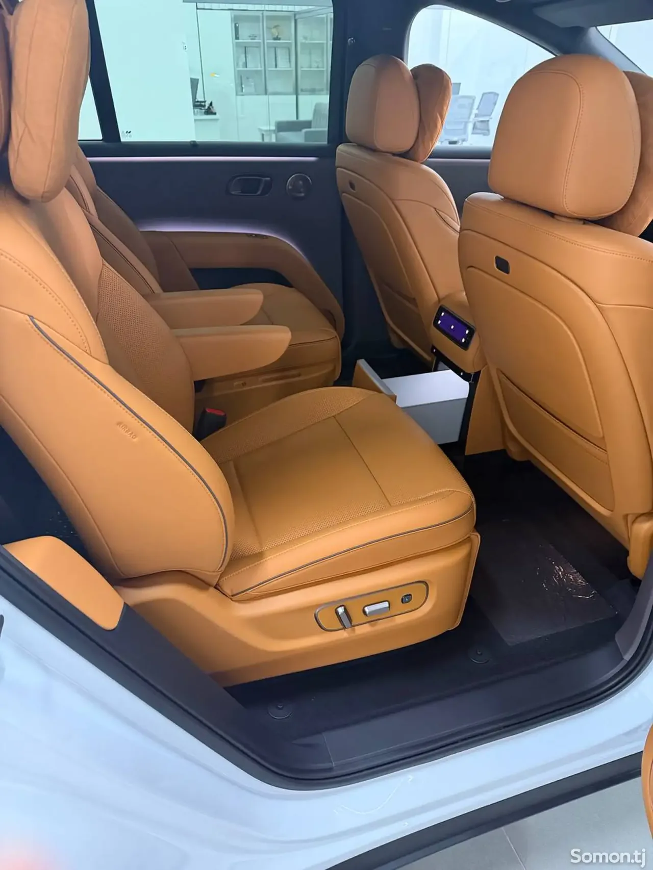 Li Auto (Lixiang) i8 2025 · AT